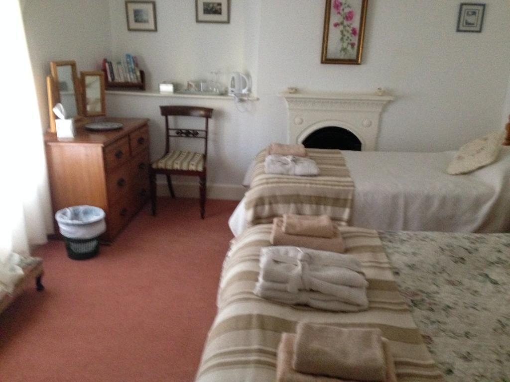 Exmoor Owl & Hawk Centre Bed and Breakfast Bossington Δωμάτιο φωτογραφία
